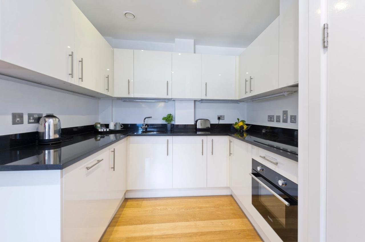 Red Lion Court By City2stay Appartamento Londra
